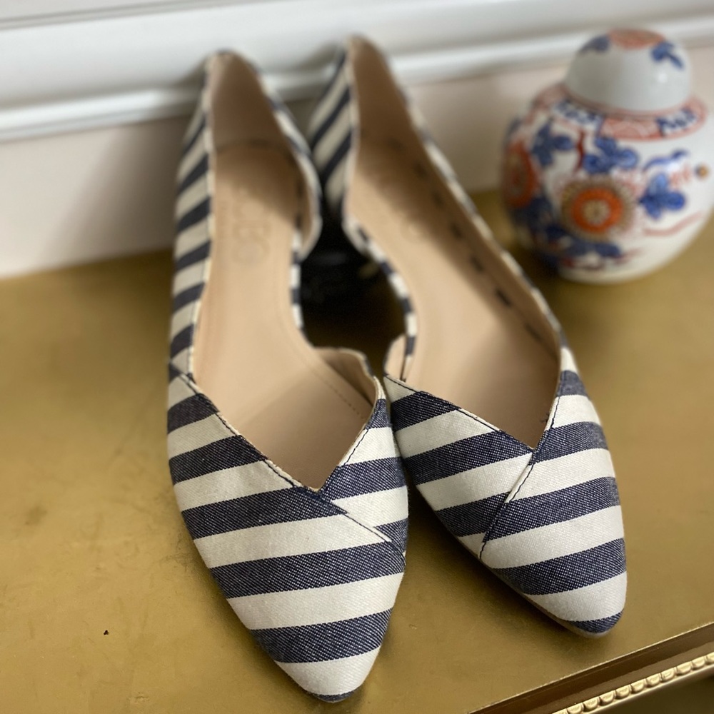 BCBG Paris Striped pointed Flats
